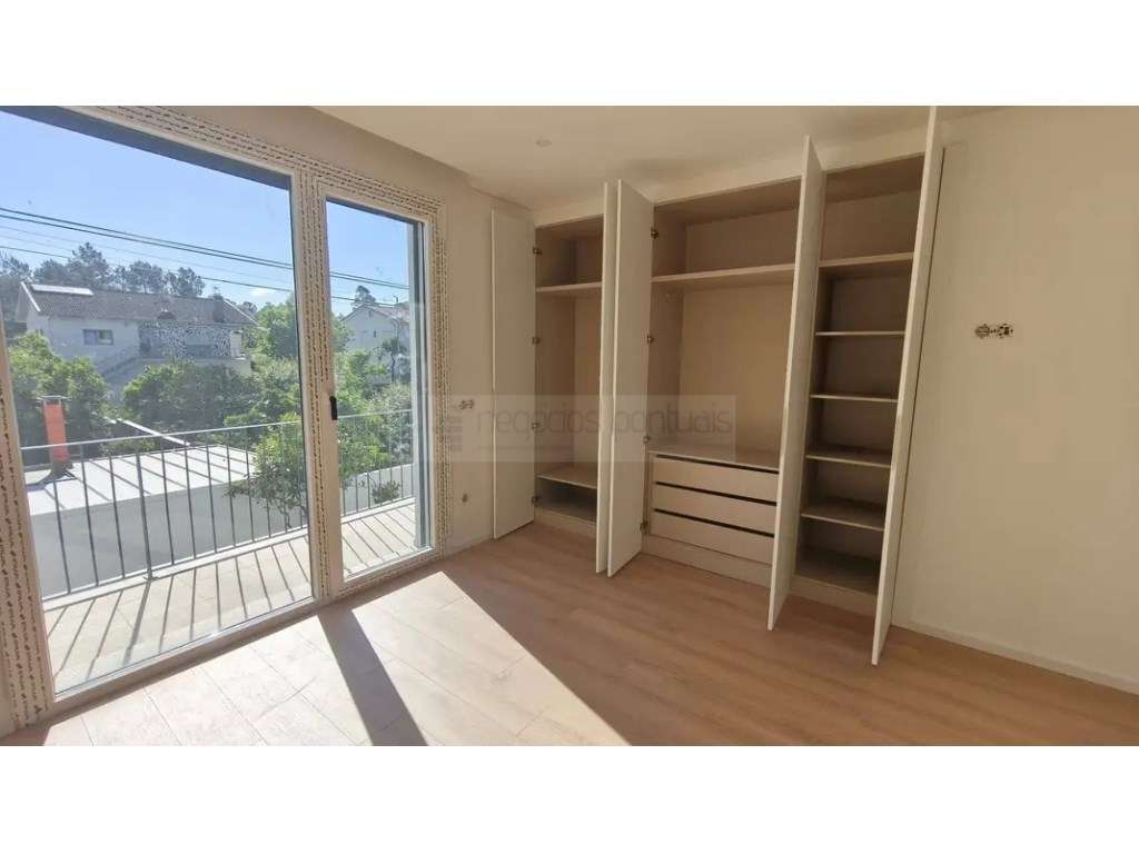 Moradia Geminada T4, com 2 suites-15