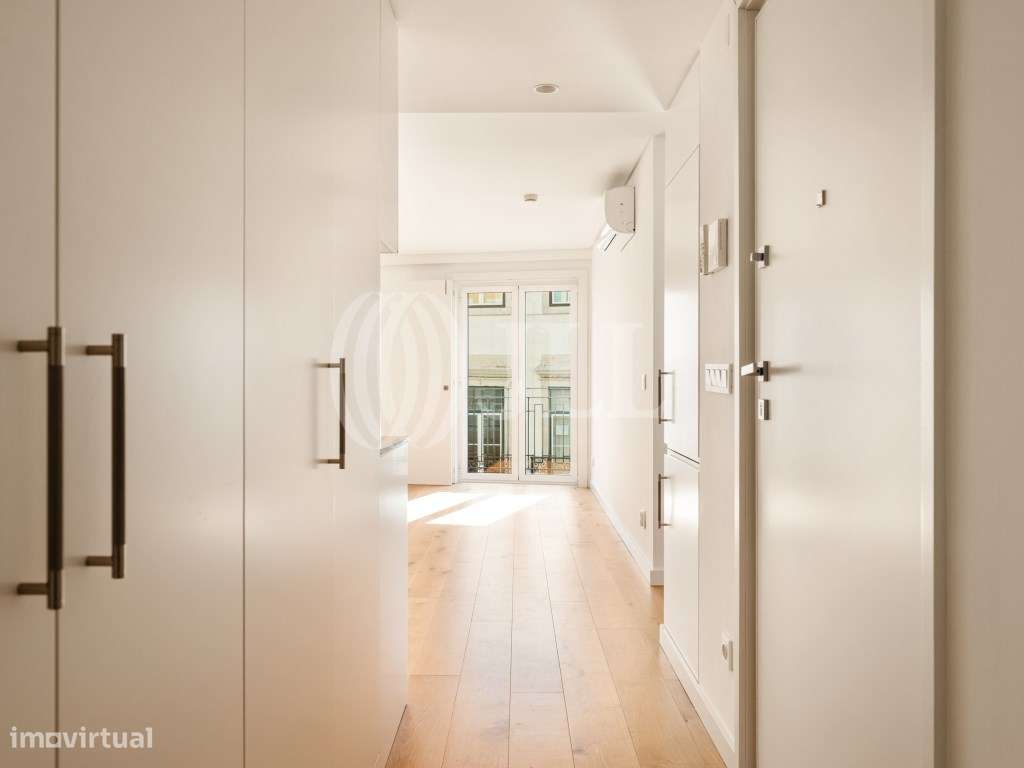 Apartamento T2, com varandas e estacionamento, em Lisboa-16