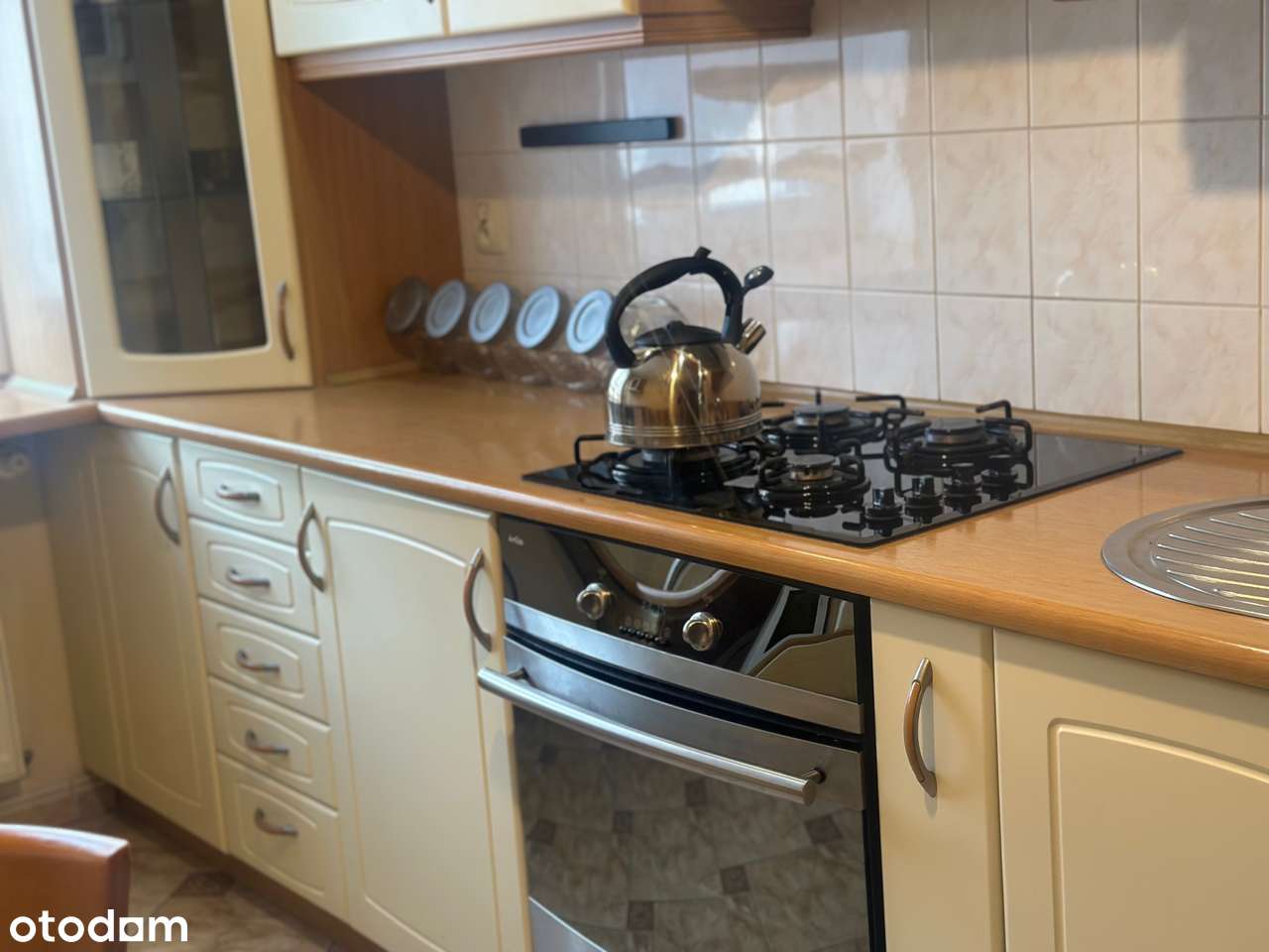 Na sprzedaż przestronne trzypokojowe mieszkanie na Górzyskowie-1