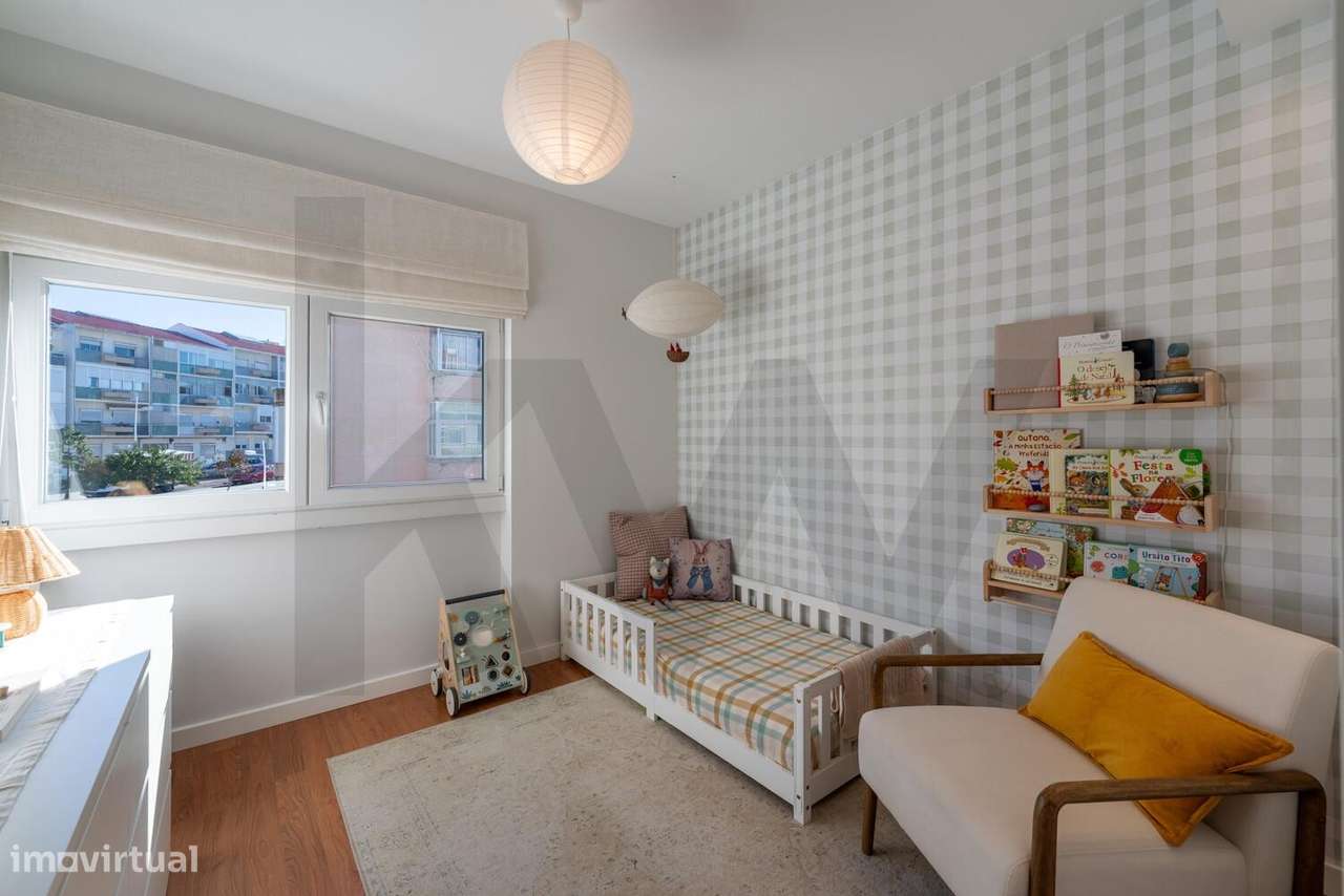 T2 Remodelado com Excelente Exposição Solar no Laranjeiro e Feijó, Alm-20