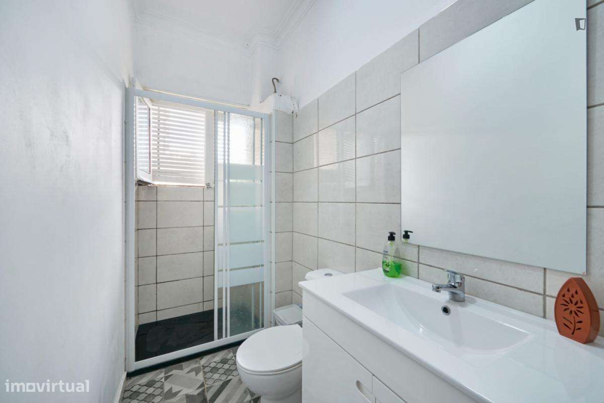 Quarto - localizado em Entrecampos Lisbon - Grande imagem: 3/30