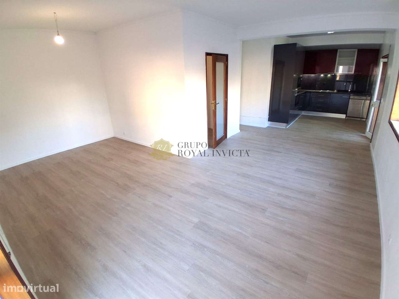 Apartamento T2 Renovado com Garagem e Metro à Porta – Rio Tinto - Grande imagem: 4/28