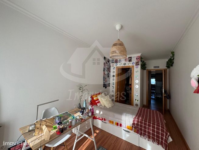 Apartamento T3 com garagem no Parque das Oliveiras, Camarate-20