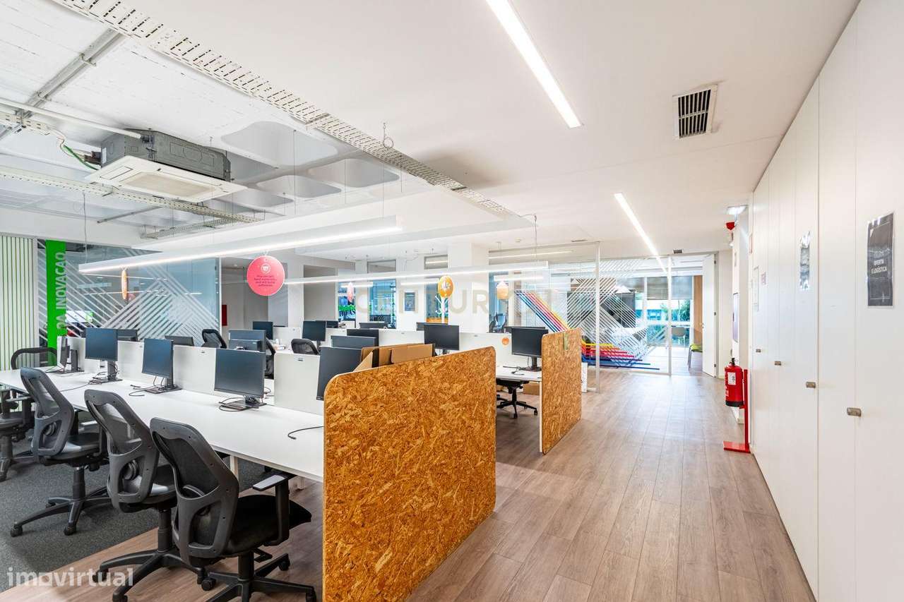 Edifício de escritórios moderno em Carnaxide, Oeiras-16