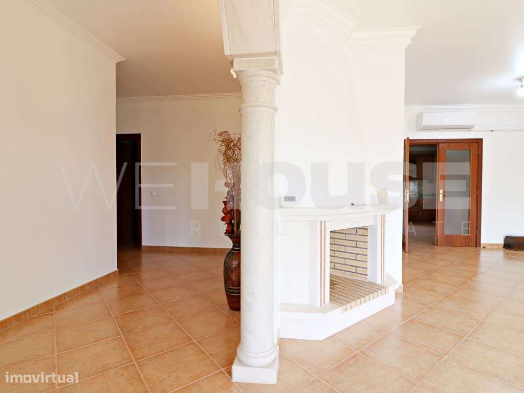 Moradia T4 com 280 m2, inserida em terreno com 2500 m2 em Palmela-47