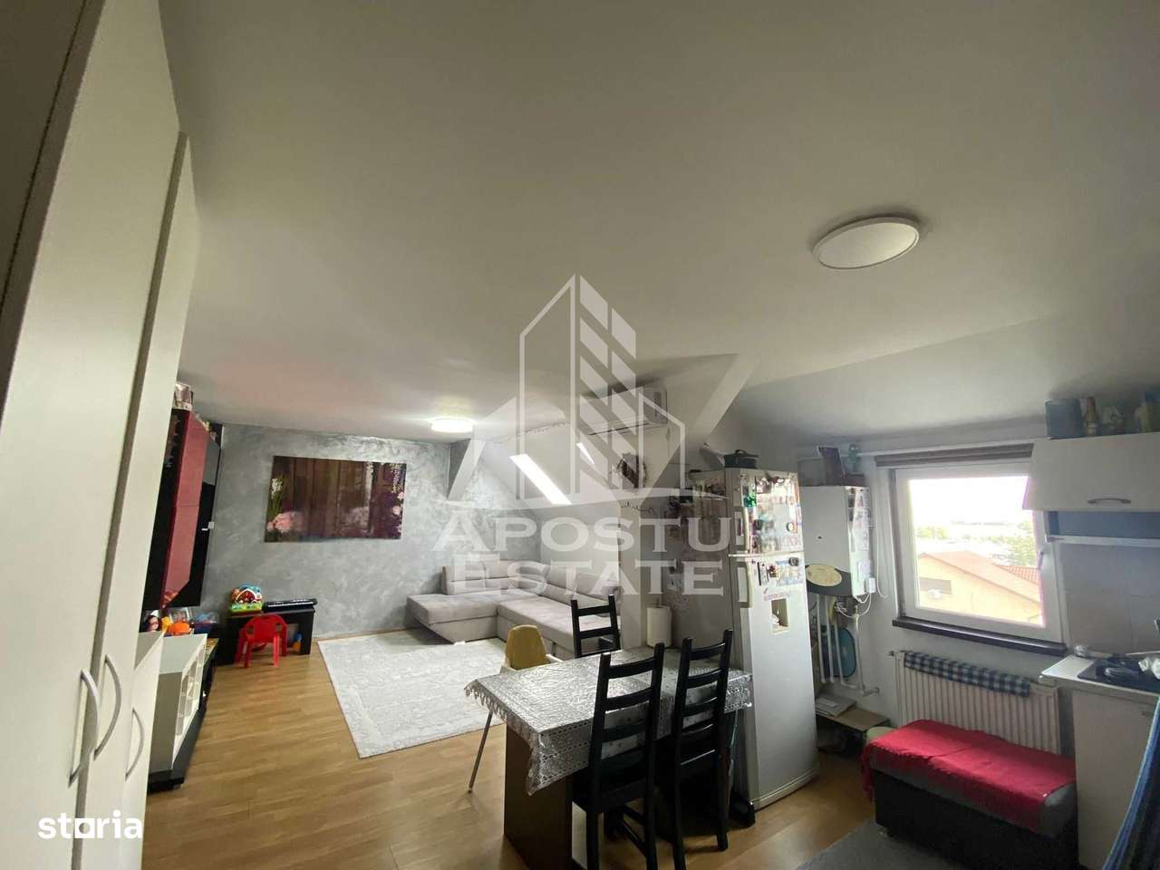 Apartament cu 3 camere, centrala proprie, zona Soarelui - Imagine principală: 2/8