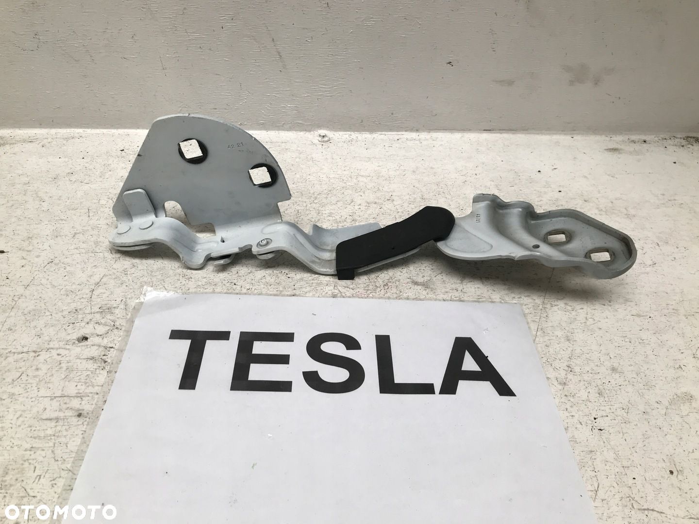 TESLA 3 LIFT ZAWIAS MASKI PRAWY ORYGINAŁ KOLOR PPSW 1643846-00-A 20-23 - 1