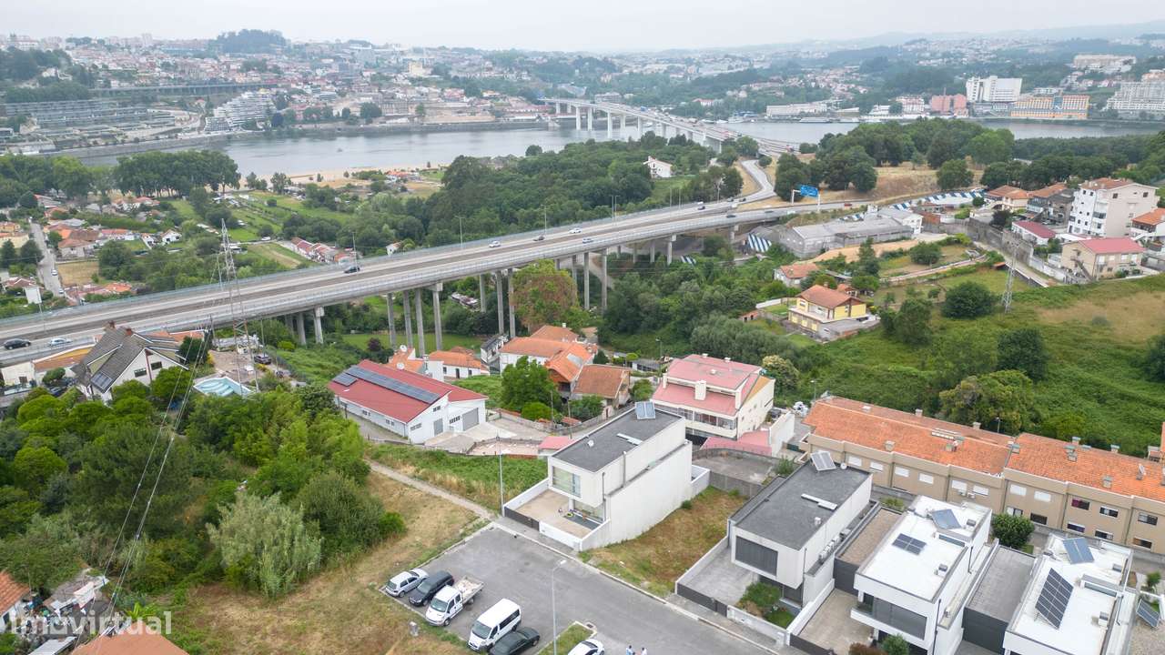Moradia Geminada V4 c/ Piscina e Vistas Rio Douro em Oliveira do Douro-38