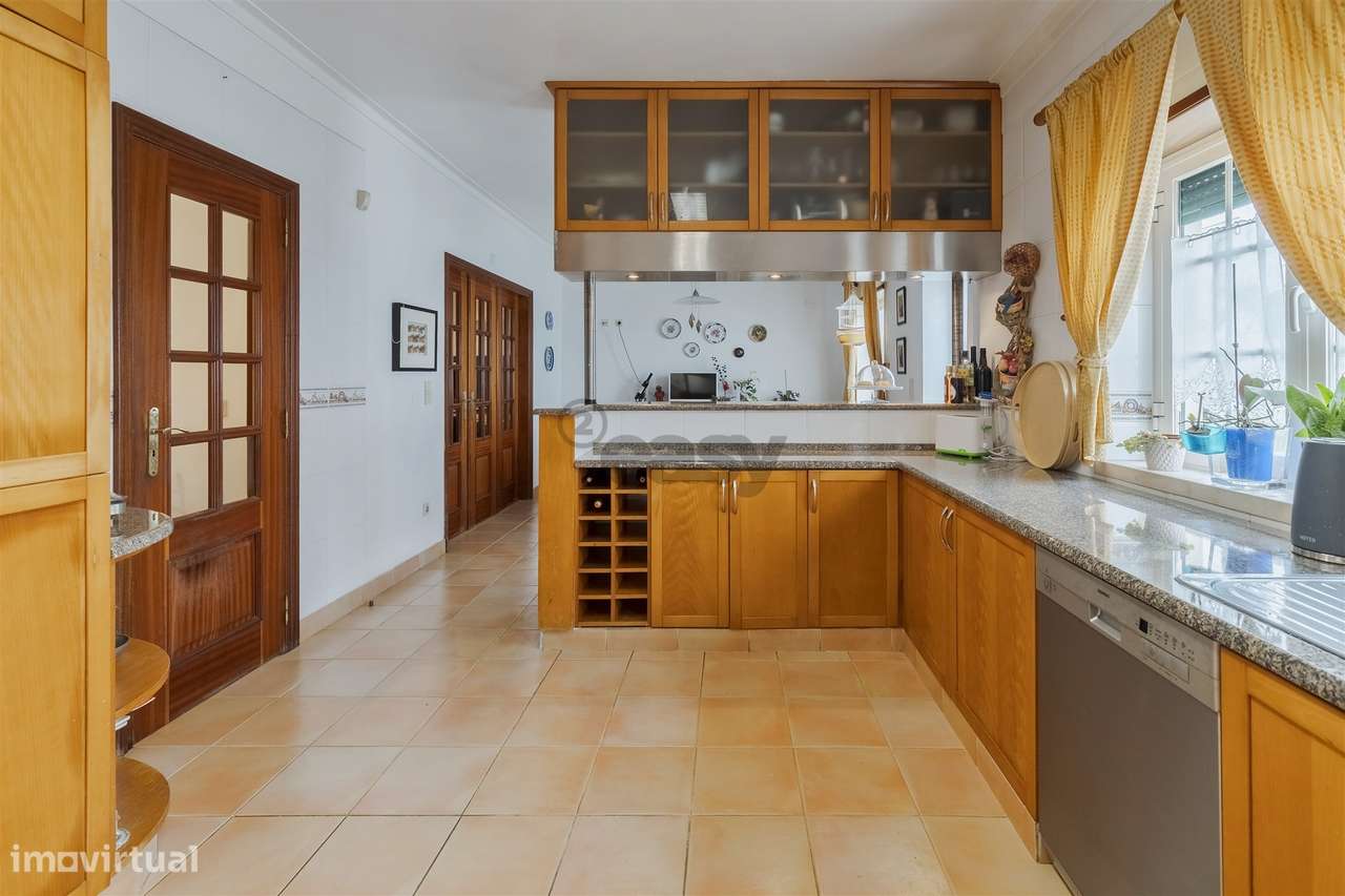 Moradia T5 com excelentes areas - Grande imagem: 4/25