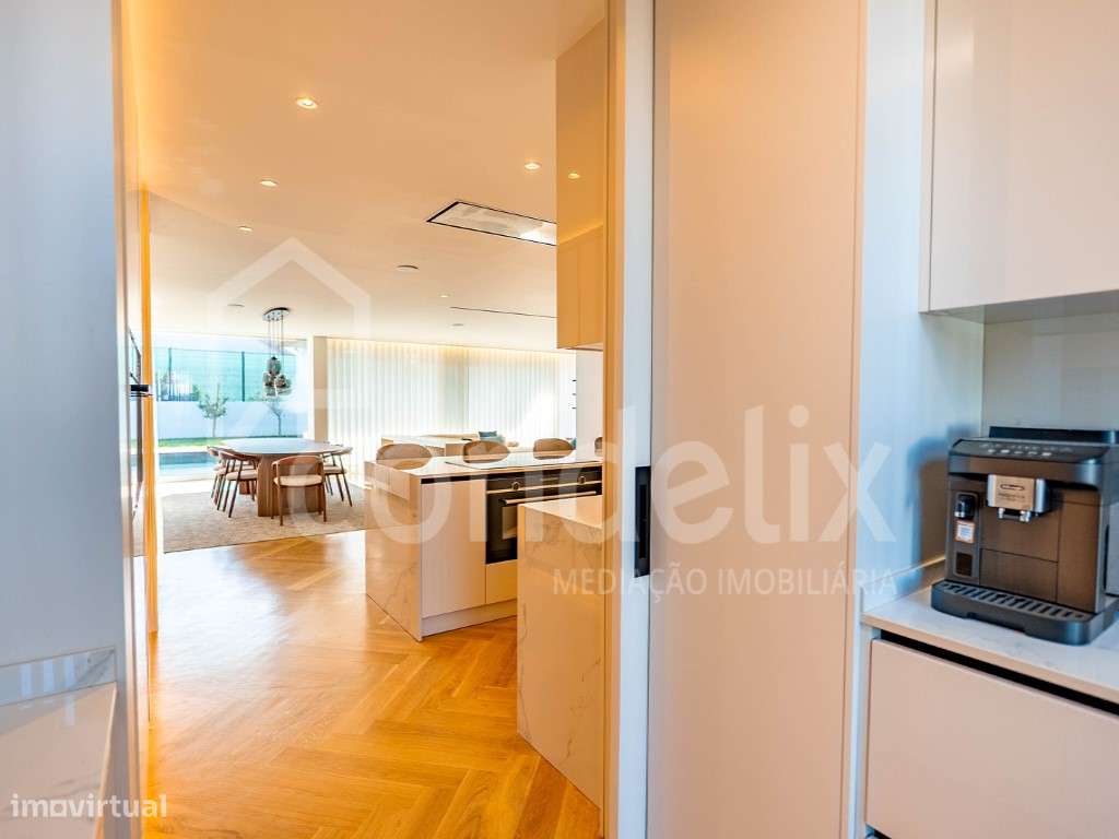 Moradia T5+1 nova com piscina em condomínio fechado de luxo no Estoril-21
