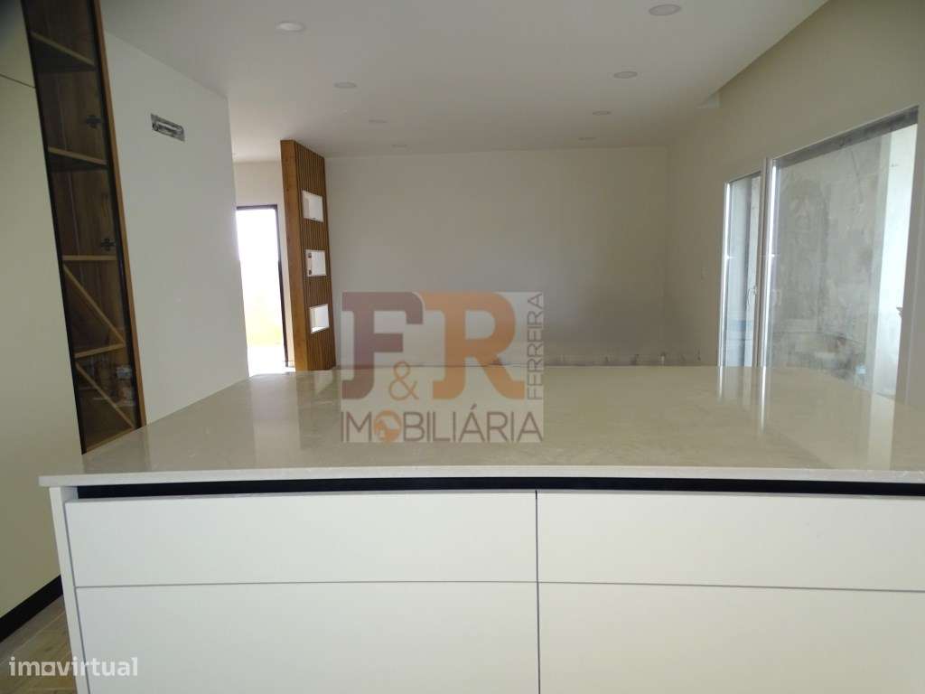Moradia Isolada Térrea T4 com Garagem - Quinta do Anjo Palmela-25