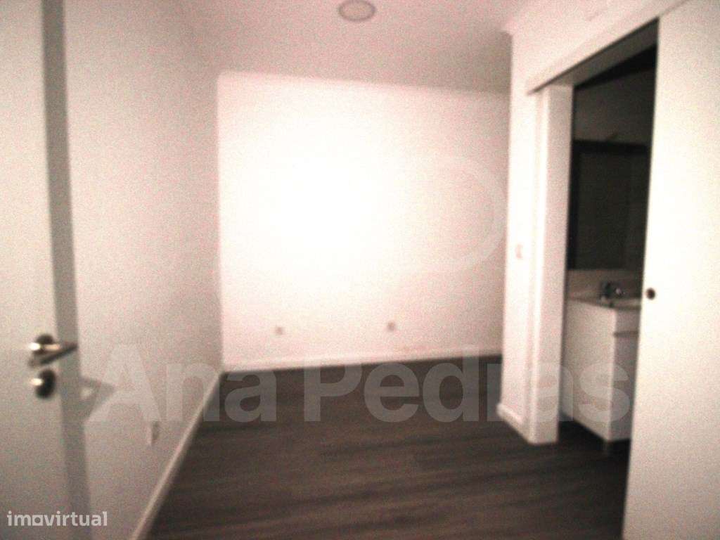 Moradia T2 Totalmente Reconstruída em Sarilhos Pequenos - Moita-9