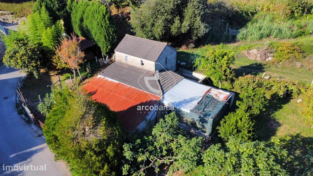 Quintinha com Potencial para Recuperação junto à Vila-22