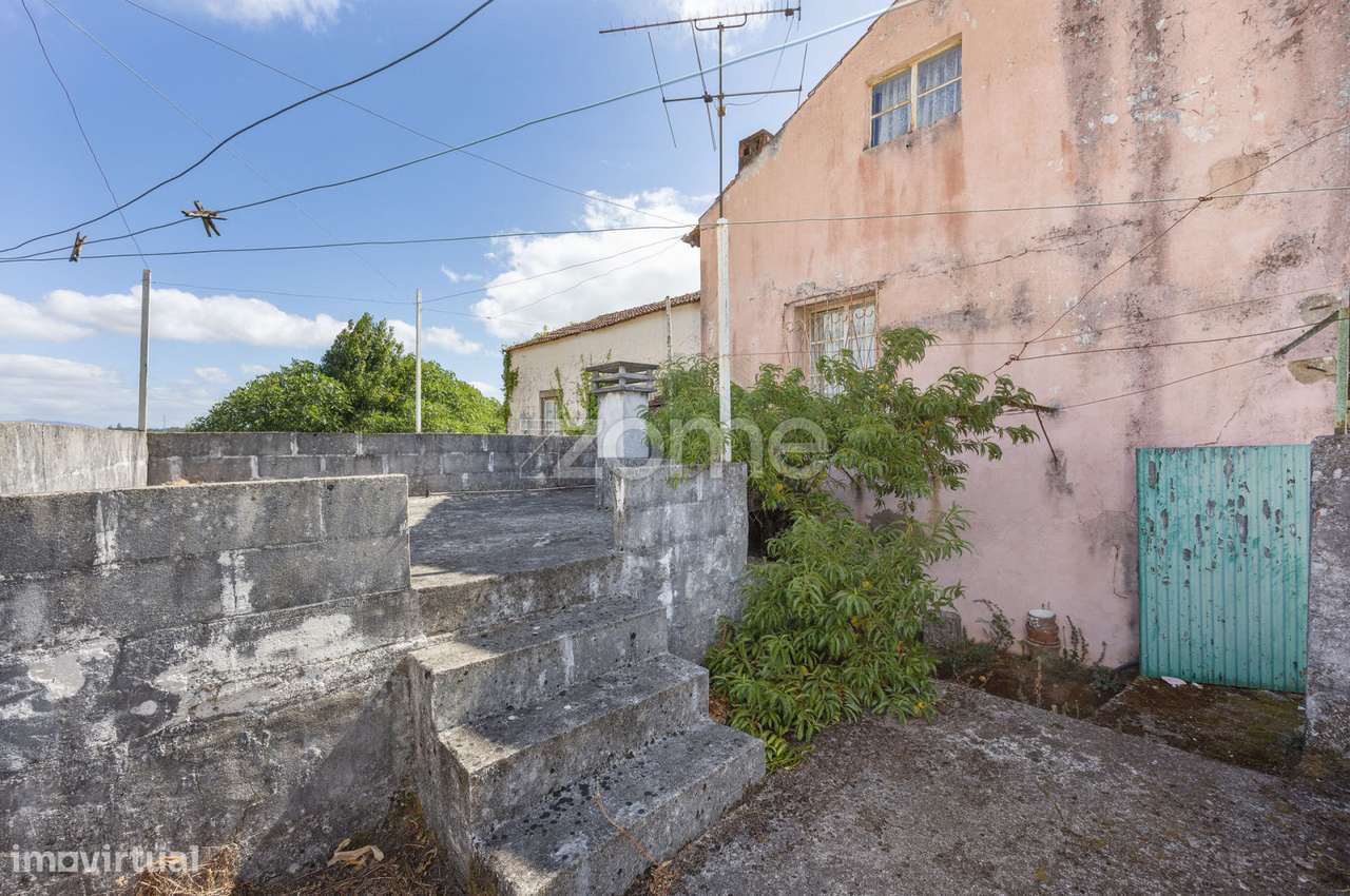 Moradia T2+2 | Garagem | Alvaiázere | Ao abrigo do Simplex-14