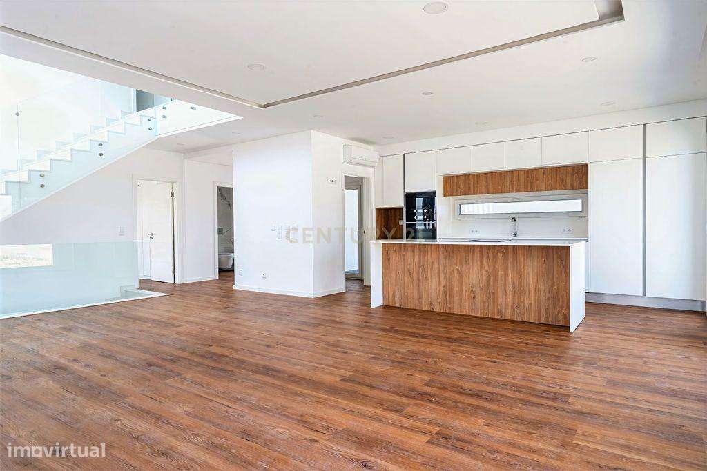 Moradia T4+1 de Luxo - Sobreda - Charneca de Caparica-8