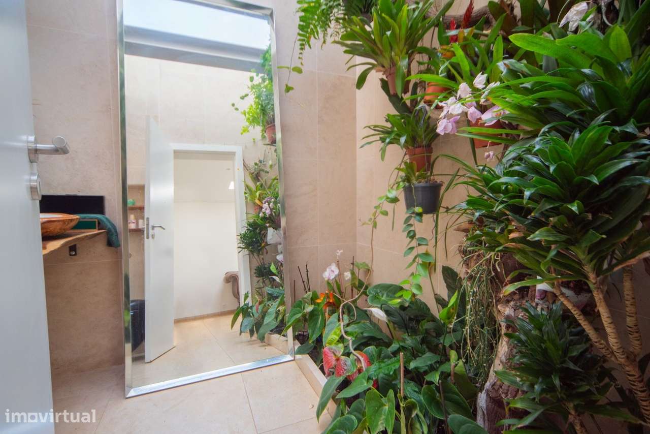 Moradia Contemporânea com Vista Mar e Piscina, Próxima da Beloura e Es-11