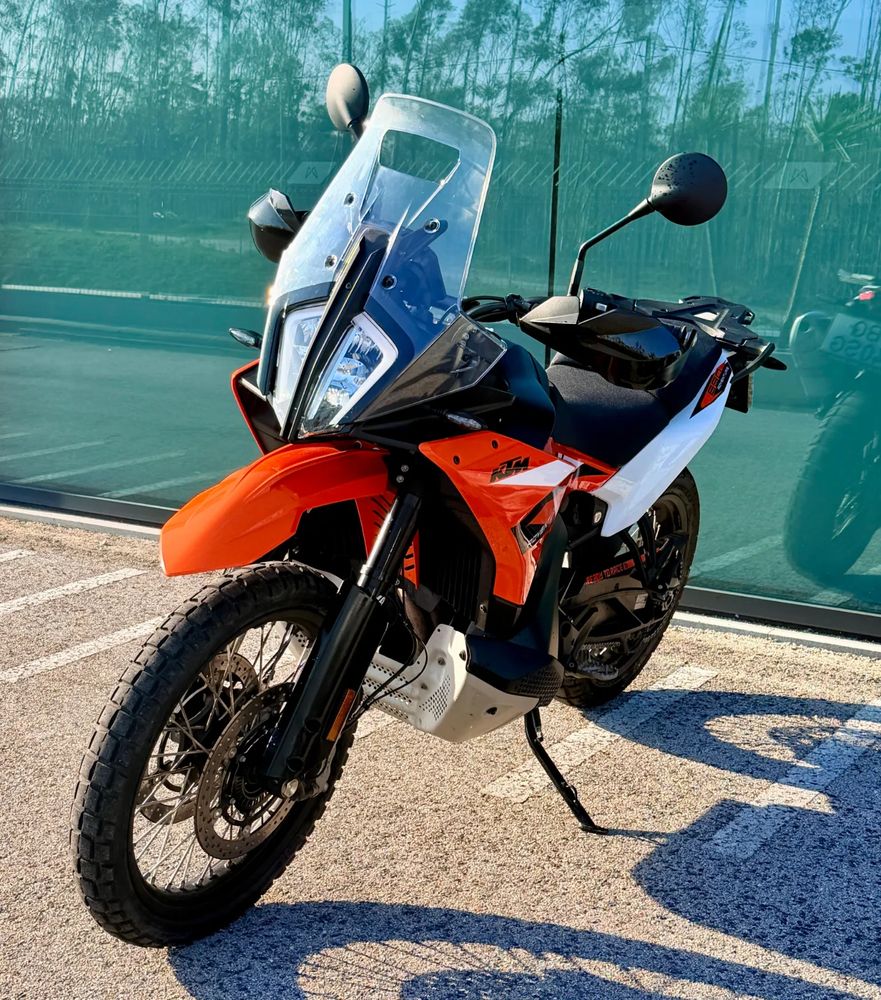 KTM 890