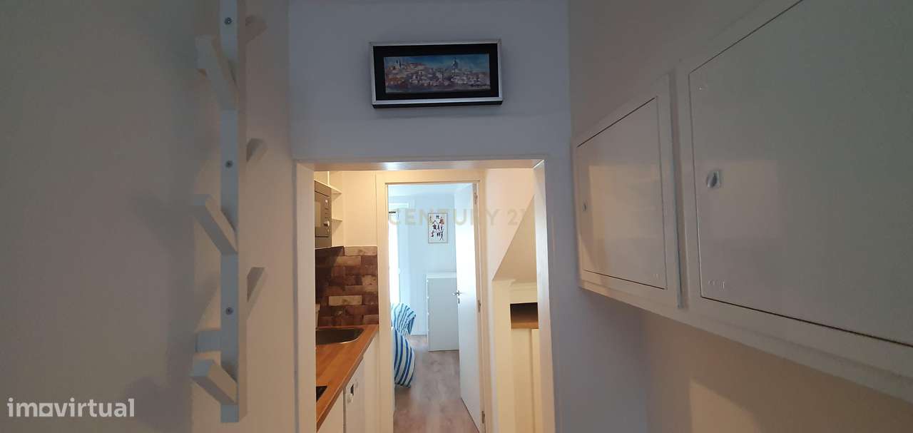 Prédio no Bairro Alto Remodelado com 3 Apartamentos e Loja, um Sonho p-26