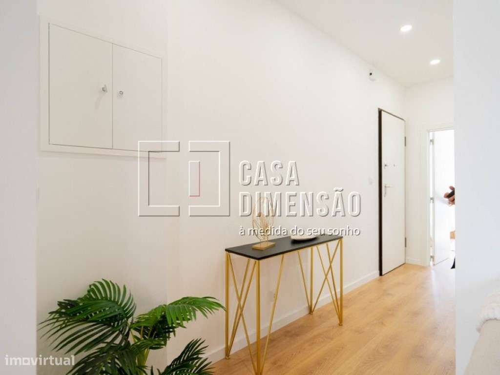 Apartamento T1+1 Duplex, em remodelação total, nas Laranjeiras!! - Grande imagem: 4/46
