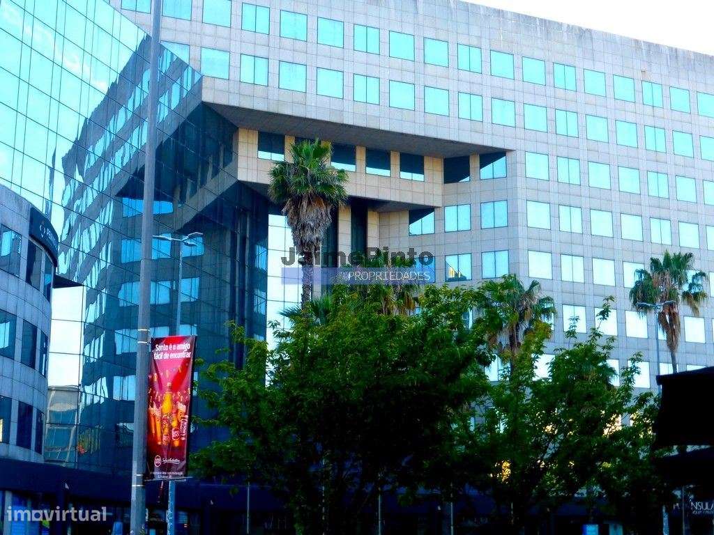 Arrenda-se Escritório/Loja, Porto, Cedofeita, próximo Rot. Boavista... - Grande imagem: 4/5