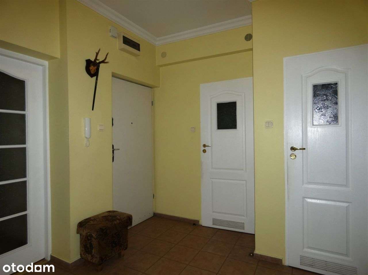 Wygodne trzypokojowe z dużą widną kuchnią-14