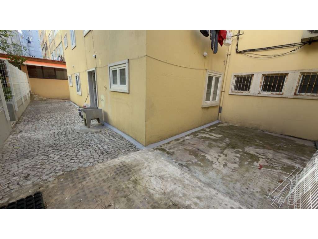 T1+1 semiequipado c/terraço 60m2 em Almada - Grande imagem: 2/14