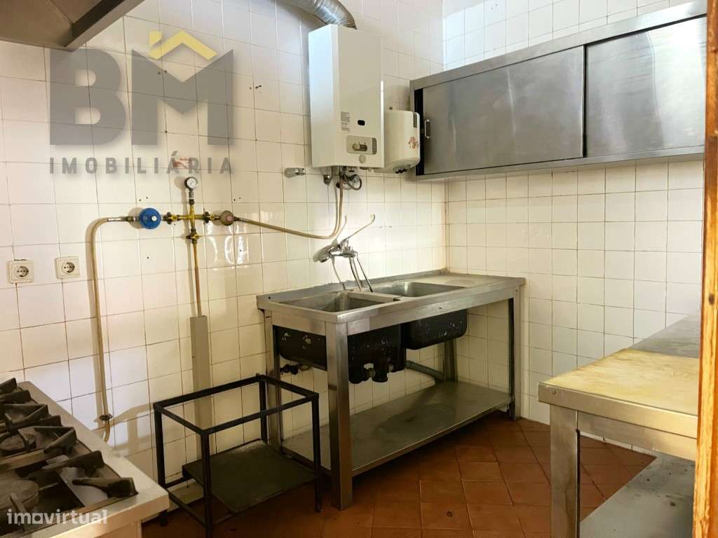 Espaço Comercial com Montras e Excelente Visibilidade em Zona Resid...-5