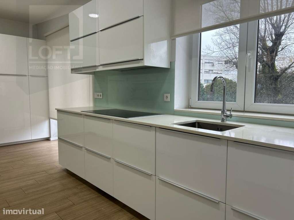 Moradia Geminada V5 p/ Venda em Guimarães-7