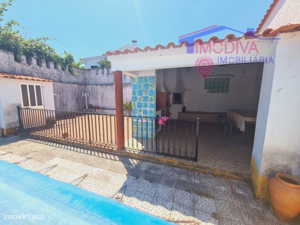 Moradia T4 com piscina - OPORTUNIDADE