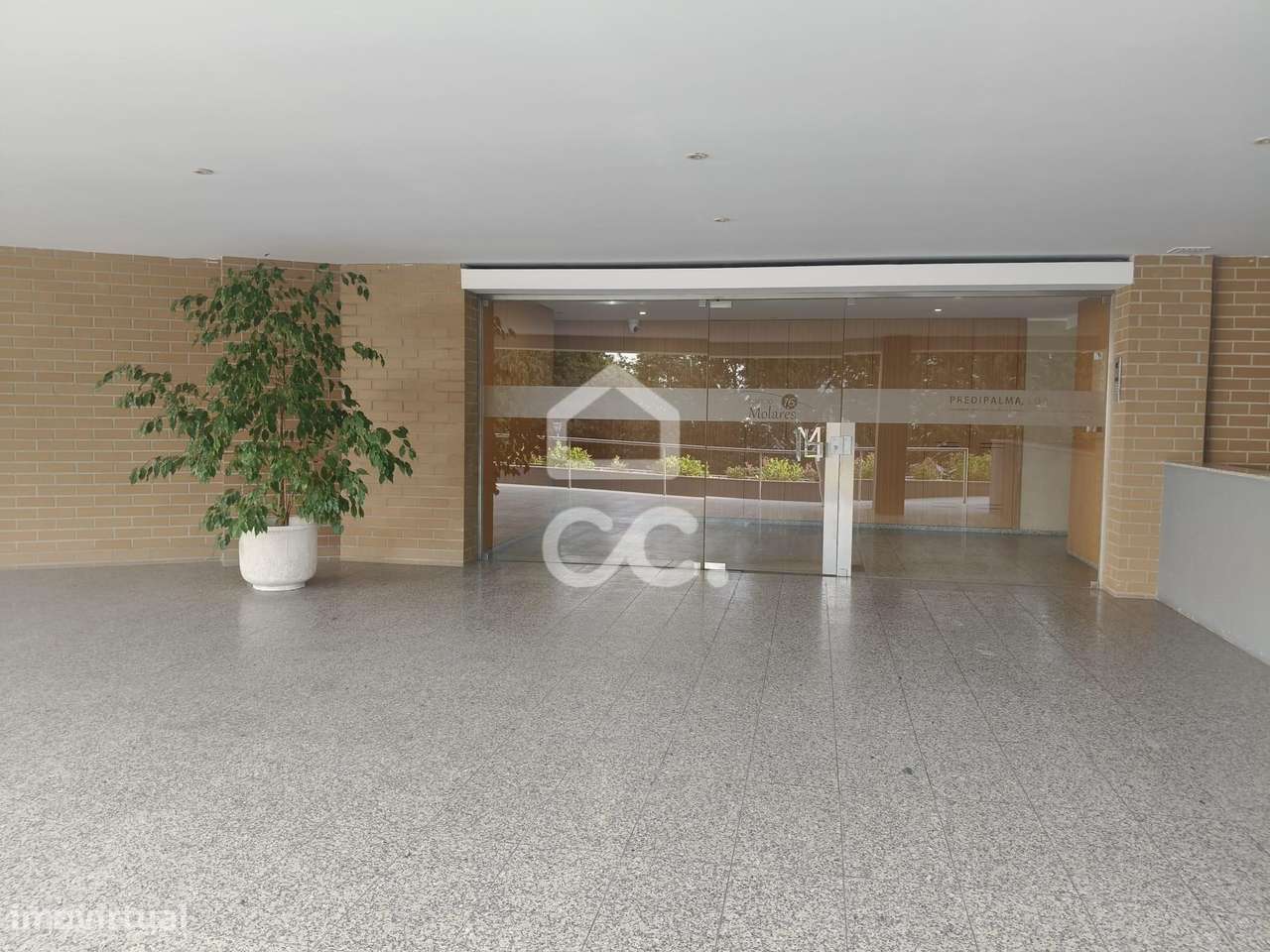 Apartamento T2+1 com piscina e terraço em condomínio privado-10