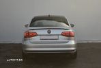 Volkswagen Jetta 2.0 TDI Comfortline - 4