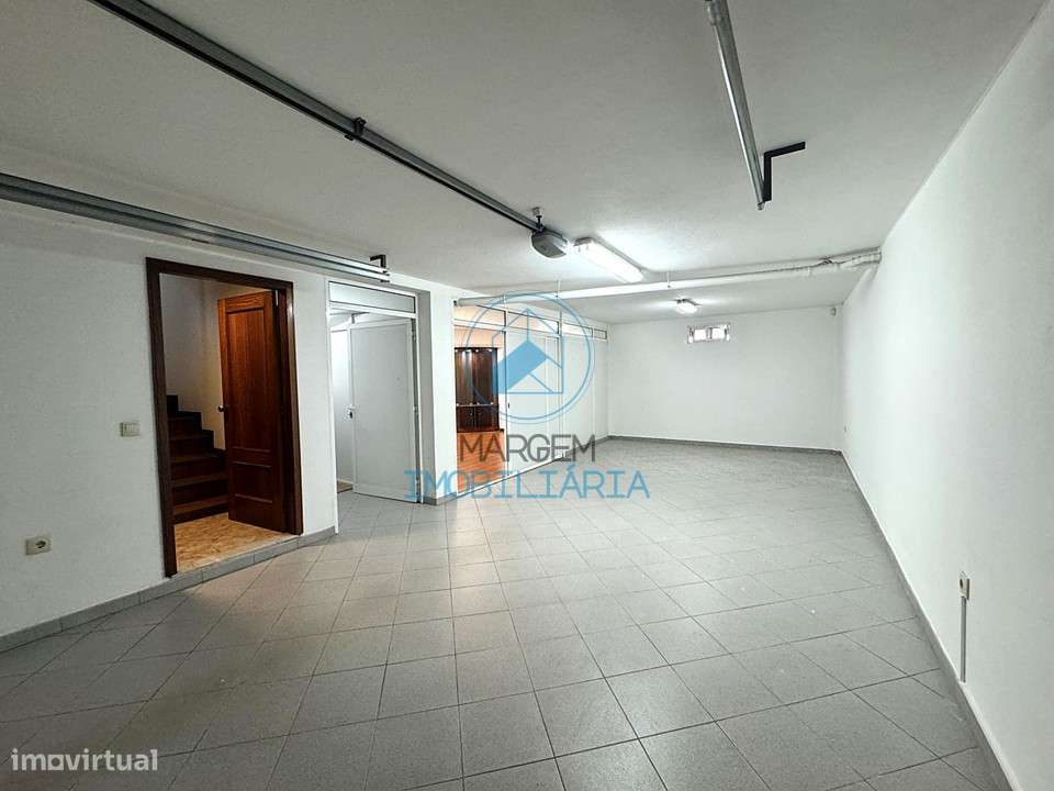 Moradia T3 c/garagem e terraço na Lagoa-VNF – Arrendamento - Grande imagem: 4/28