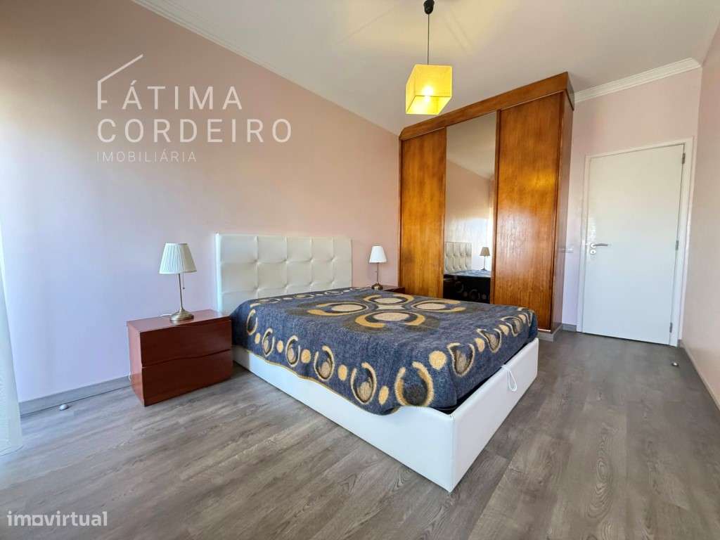 T2 remodelado, localizado no coração da Praça Gil Vicente-11