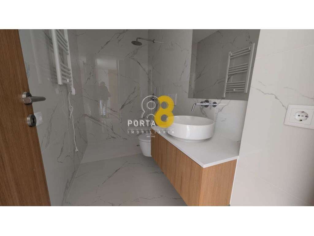 Apartamento T4 recuado com terraço em Matosinhos Sul-7