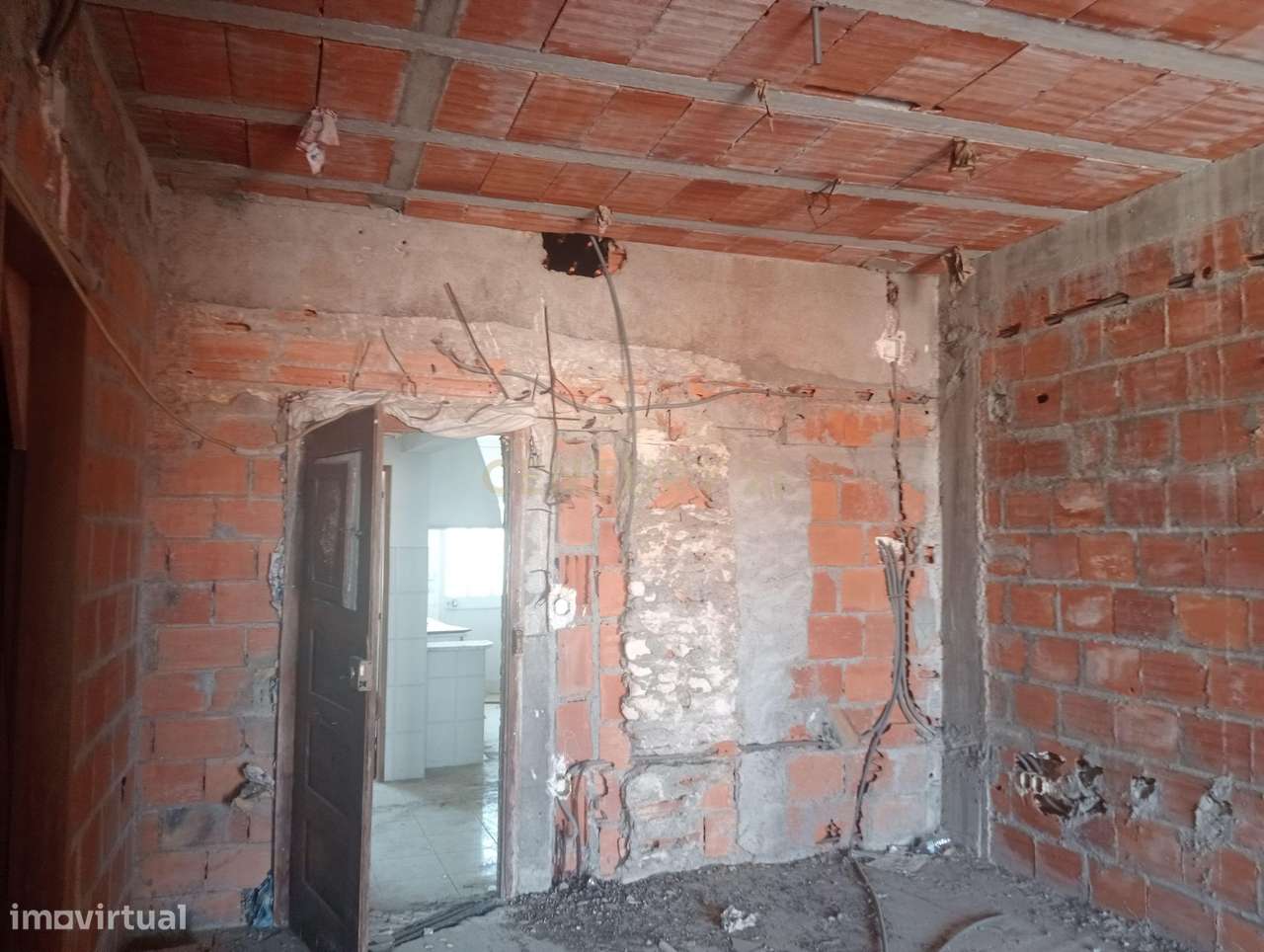 Terreno urbano  com moradia T2 +2 em  pré-construção em Bugalhos, Alca - Grande imagem: 4/17