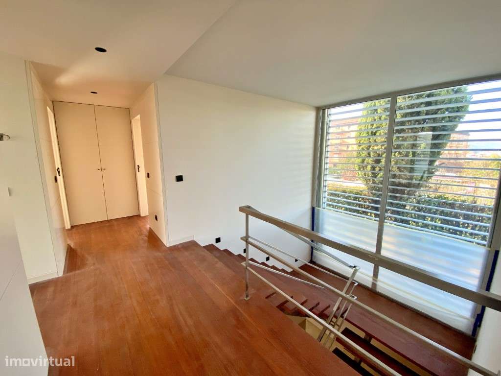 Moradia com elevador no centro da Trofa-8