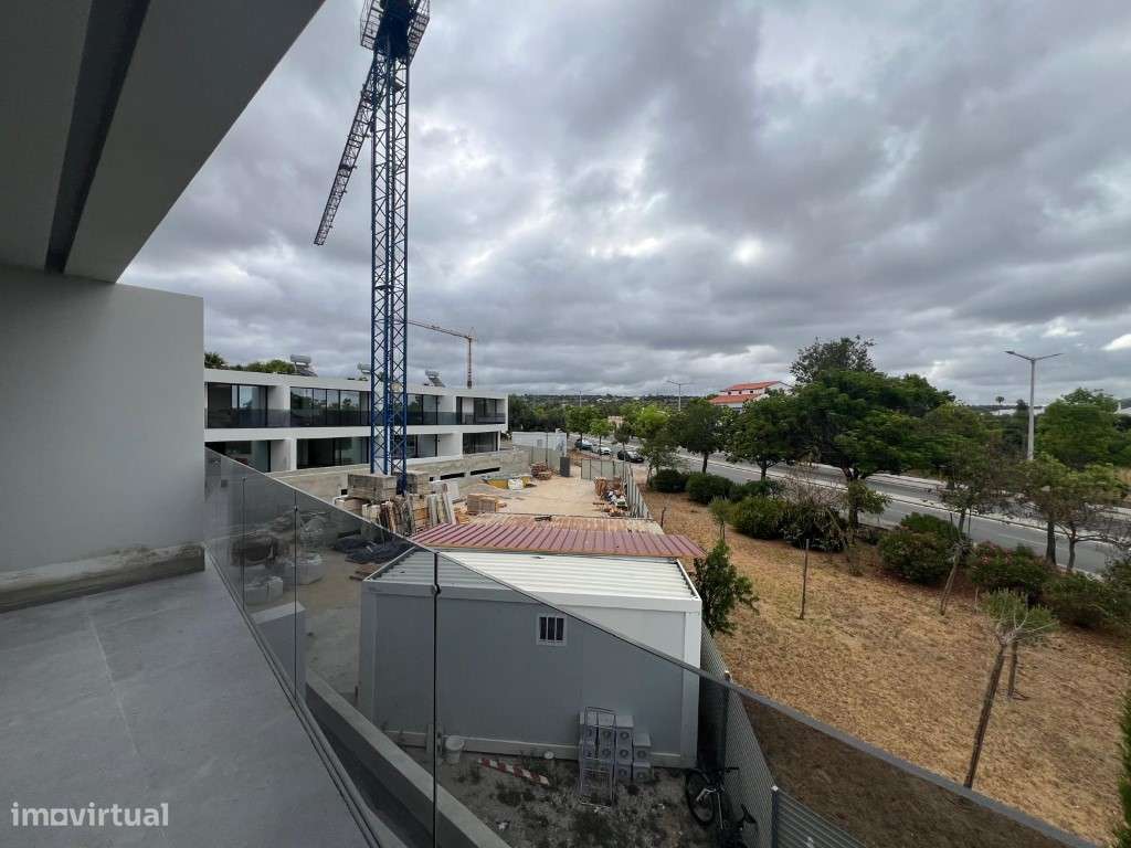 Moradia Nova T3 em Loulé

Descubra esta magnífica moradia T3 de a...-23