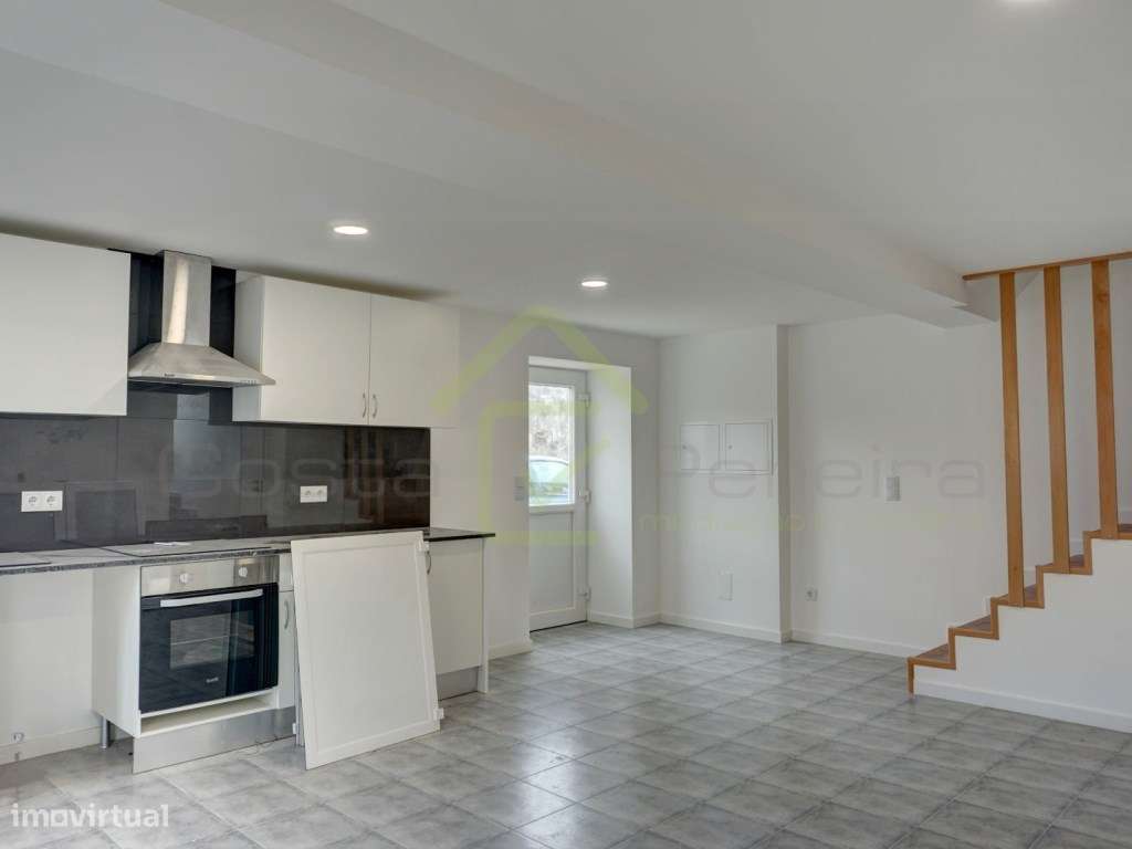 Moradia T3 Renovada com logradouro-0