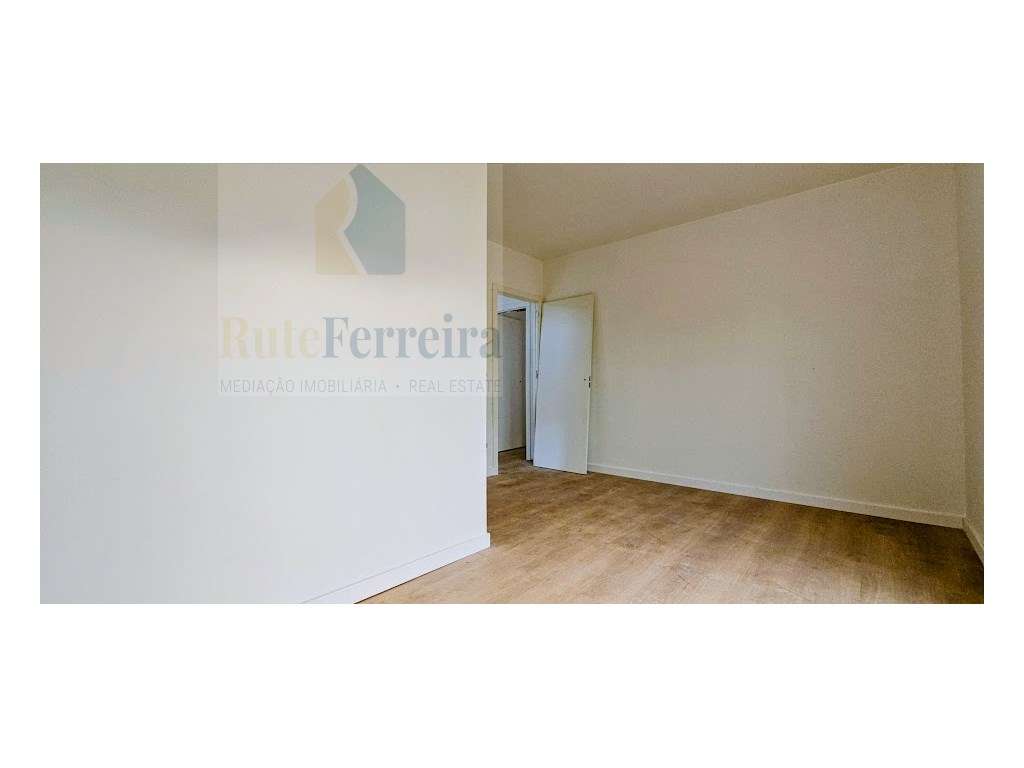 Moradia T2 em recuperação, Dois Portos, Runa!!-15