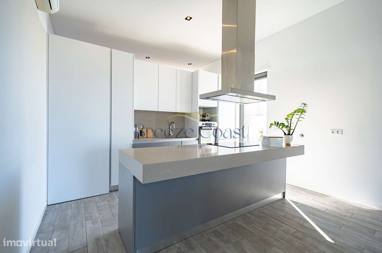 Moradia T4 Contemporânea com Piscina e Vista Desafogada-23