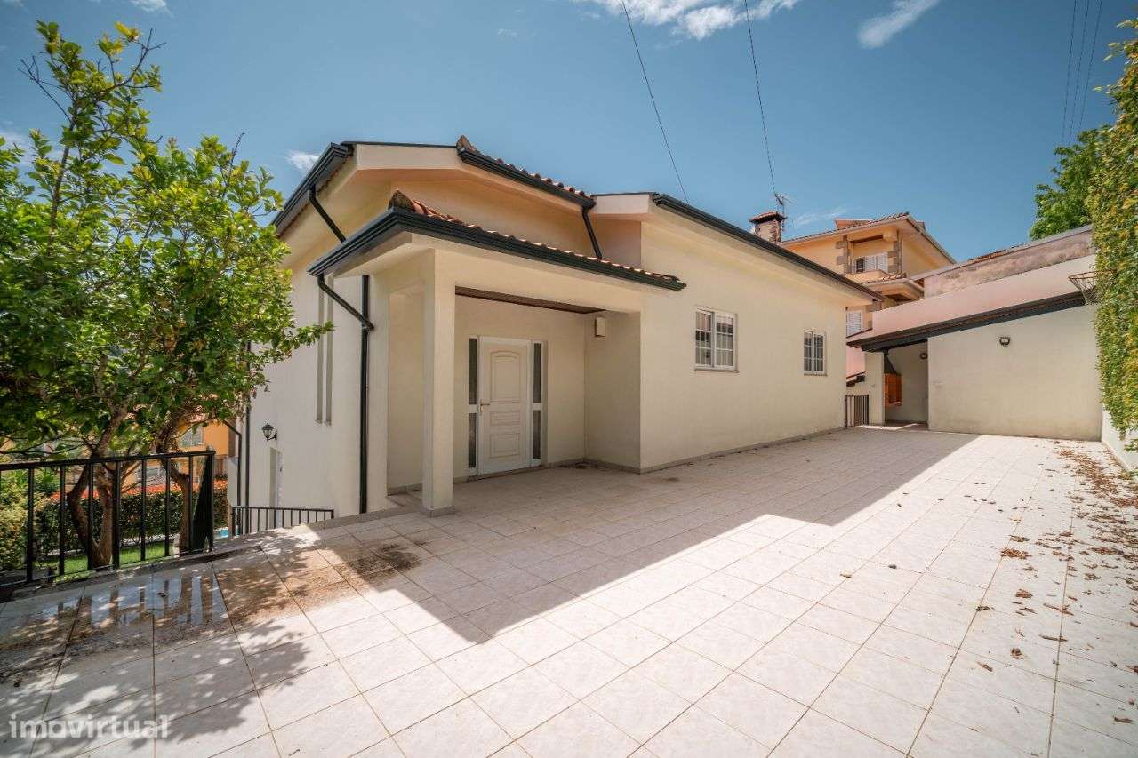 Moradia T4 com piscina em Braga-19