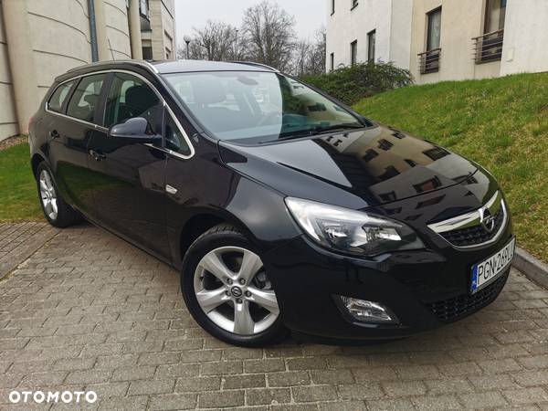 Opel Astra 1.6 Turbo Cosmo - 1