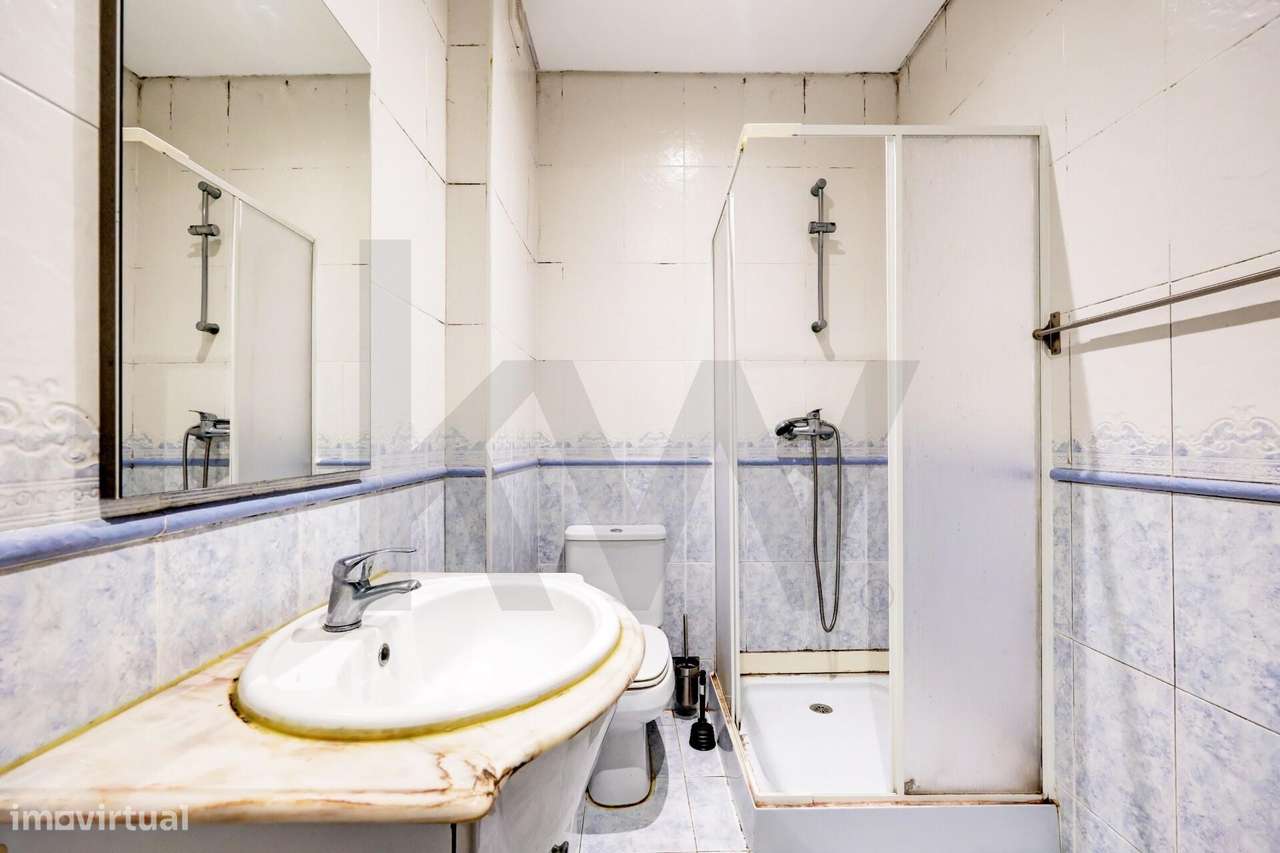 Apartamento T3 Monte da Caparica Rua General Humerto Delgado-17