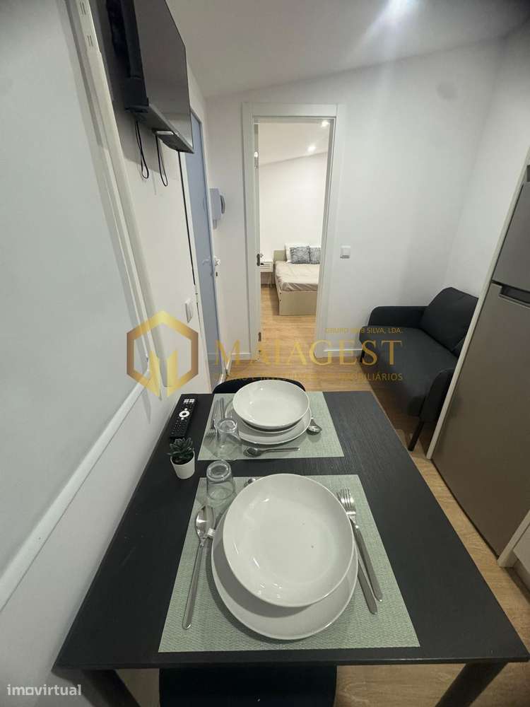 Moradia remodelada dividida em 3 habitações em Canelas-17