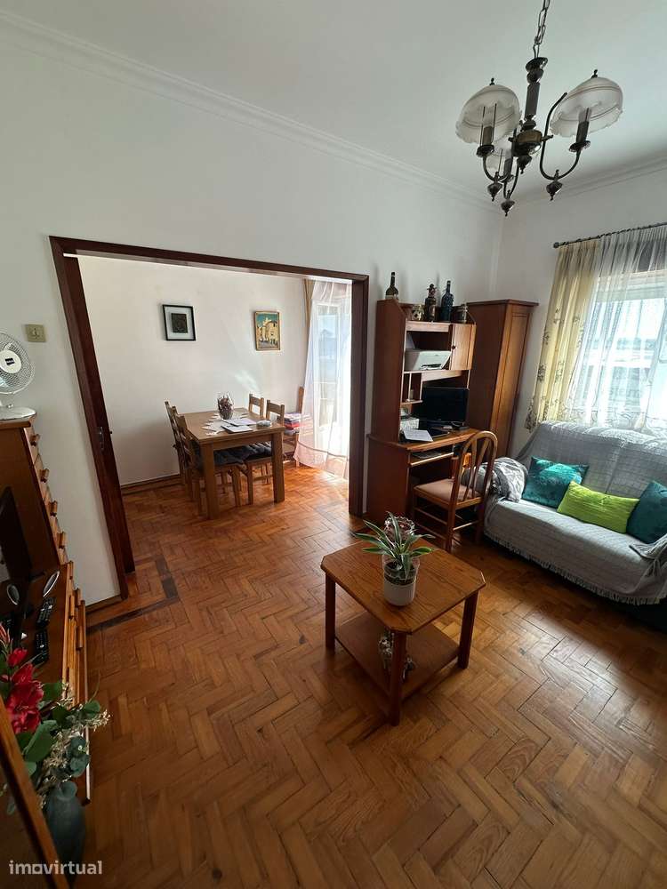 Apartamento T2 com varanda em Salvaterra de Magos-3