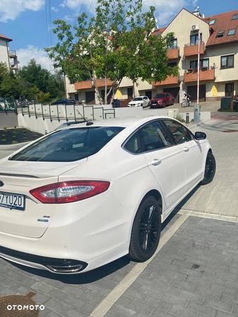 Ford Fusion 2.0 EcoBoost Titanium - 25