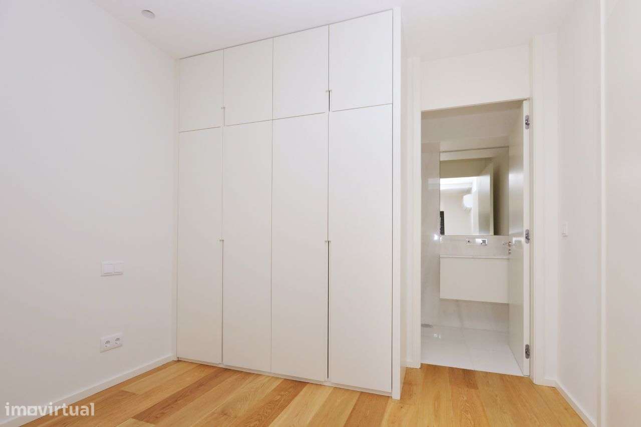 Apartamento T3 com 177m2 no edifício Varino 04-15