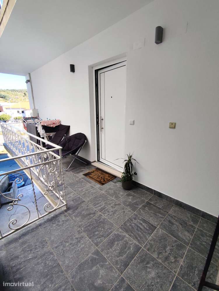 Apartamento T3 com varanda, localização privilegiada - Grande imagem: 2/12