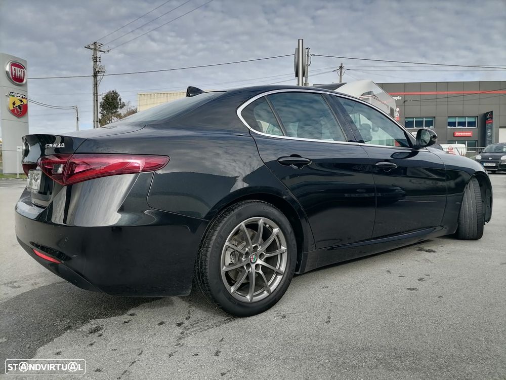 usados-alfa-romeo-giulia-20-490-eur-164-342-km-2016-standvirtual