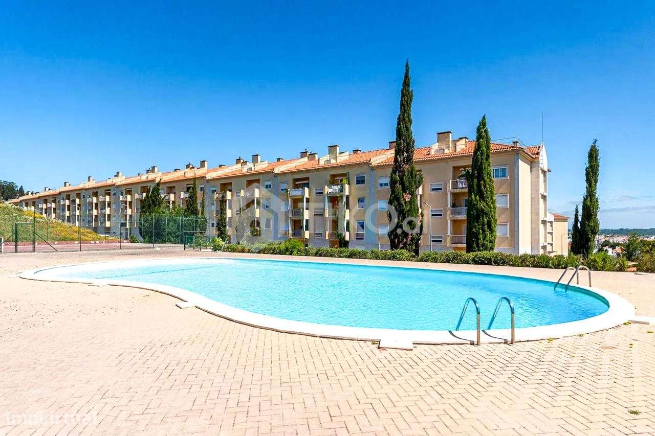 APARTAMENTO T2 EM CONDOMÍNIO PRIVADO COM PISCINA, CAMPO DE TÉNIS, 2 LU